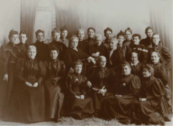 25 women with Susan B. Anthony.